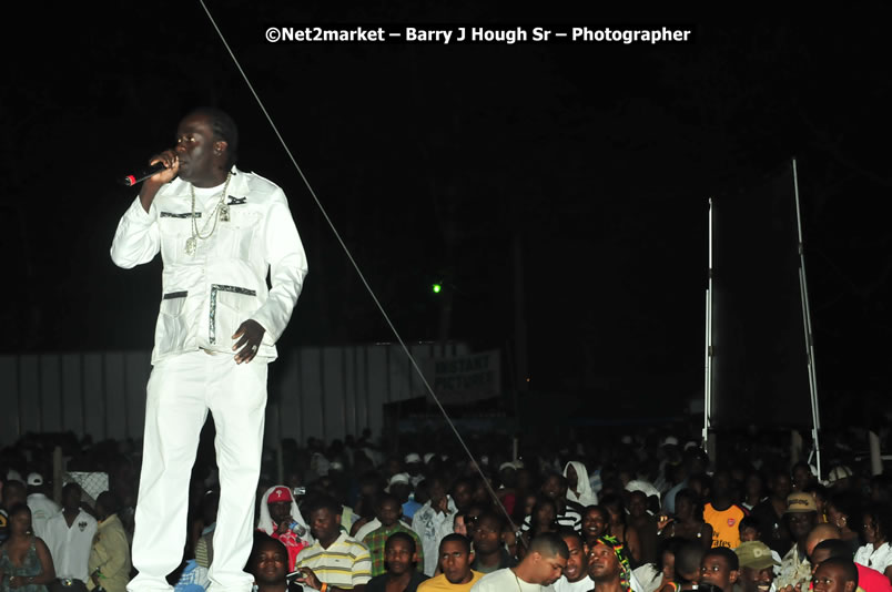 Minister of Tourism, Edmund Bartlett @ Jamaica Jazz and Blues Festival 2009 - Presented by Air Jamaica - Thursday, January 22, 2009 - Venue at the Aqueduct on Rose Hall Resort &amp; Country Club, Montego Bay, Jamaica - Thursday, January 22 - Saturday, January 24, 2009 - Photographs by Net2Market.com - Barry J. Hough Sr, Photographer/Photojournalist - Negril Travel Guide, Negril Jamaica WI - http://www.negriltravelguide.com - info@negriltravelguide.com...!